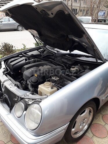 Mercedes E 240 1999, 263,000 km - 2.4 l - Bakı
