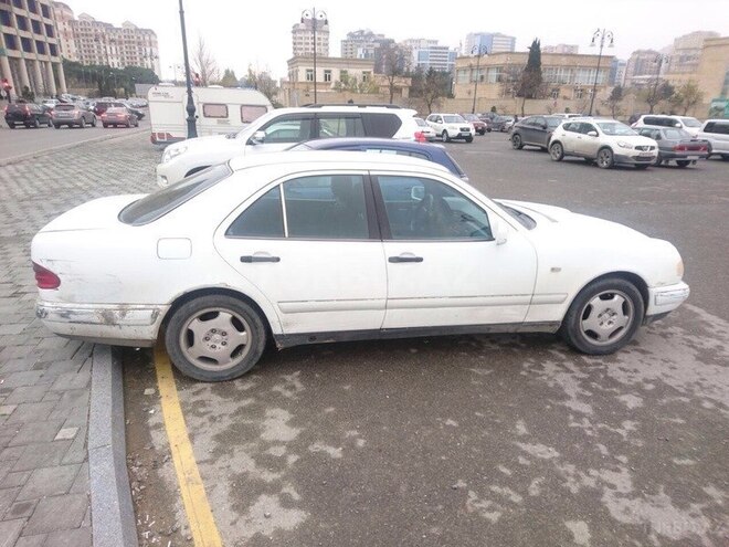 Mercedes E 230 1996, 303,000 km - 2.3 l - Bakı