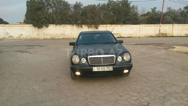 Mercedes E 230 1996, 294,000 km - 2.3 l - Bakı