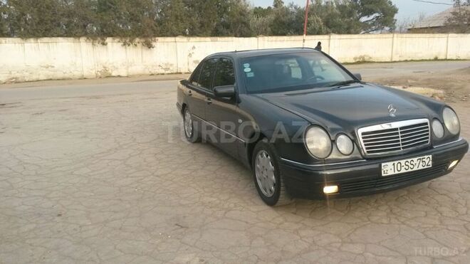 Mercedes E 230 1996, 294,000 km - 2.3 l - Bakı