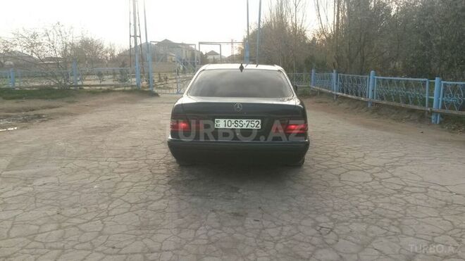 Mercedes E 230 1996, 294,000 km - 2.3 l - Bakı