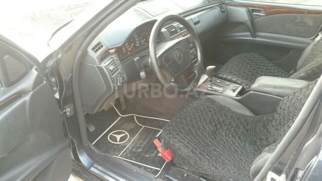 Mercedes E 230 1996, 294,000 km - 2.3 l - Bakı