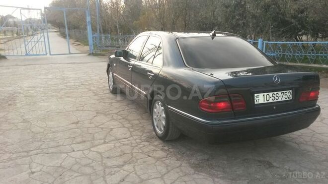 Mercedes E 230 1996, 294,000 km - 2.3 l - Bakı