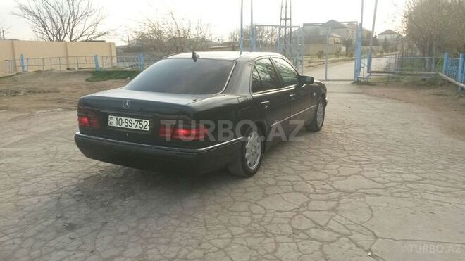Mercedes E 230 1996, 294,000 km - 2.3 l - Bakı