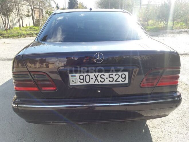 Mercedes E 270 2001, 204,000 km - 2.7 l - Bakı
