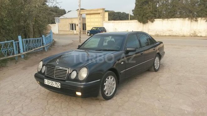 Mercedes E 230 1996, 294,000 km - 2.3 l - Bakı