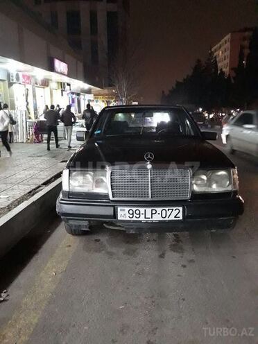 Mercedes E 200 1992, 882,999 km - 0.2 л - Bakı