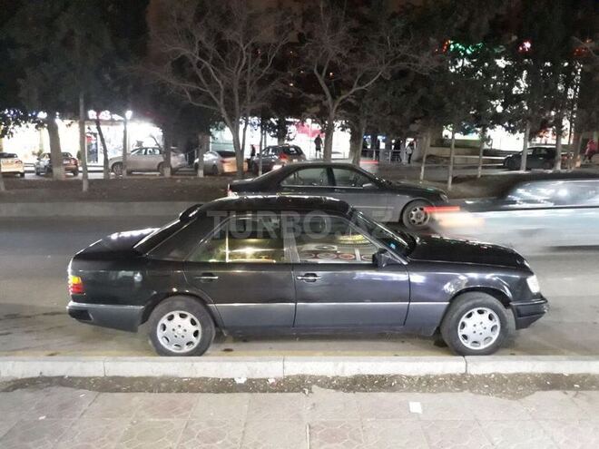 Mercedes E 200 1992, 882,999 km - 0.2 л - Bakı