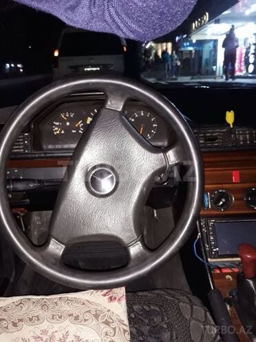 Mercedes E 200 1992, 882,999 km - 0.2 л - Bakı