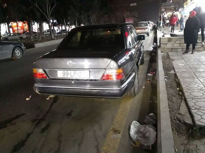 Mercedes E 200 1992, 882,999 km - 0.2 л - Bakı