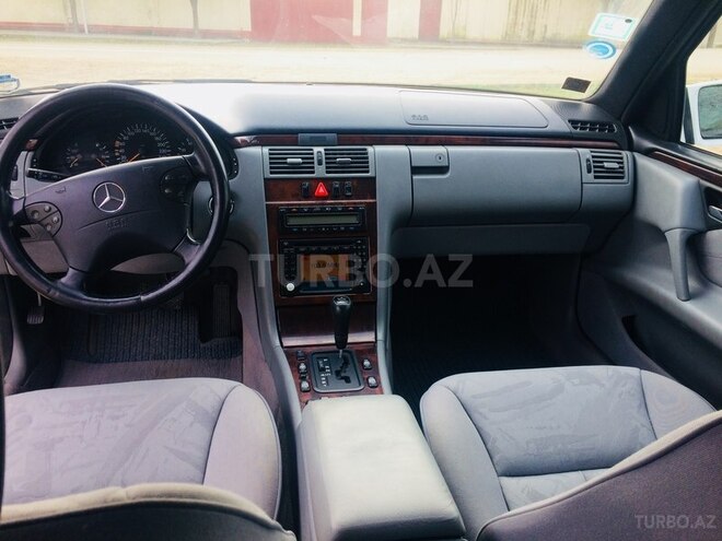 Mercedes E 240 1998, 202,045 km - 2.4 l - Biləsuvar