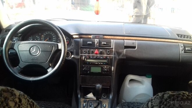 Mercedes E 240 1999, 279,000 km - 2.4 l - Yevlax