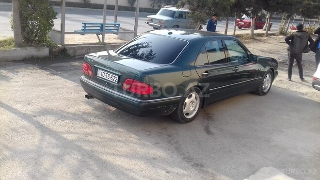 Mercedes E 240 1999, 279,000 km - 2.4 l - Yevlax