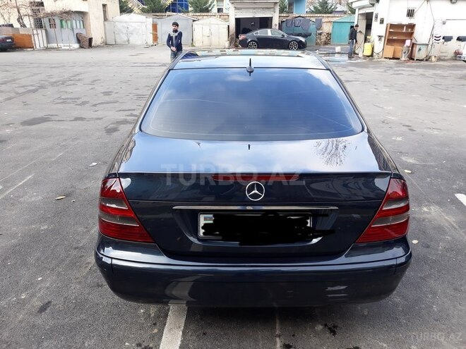 Mercedes E 220 2002, 235,000 km - 2.2 l - Bakı