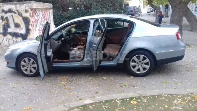 Volkswagen Passat 2005, 220,300 km - 2.0 l - Bakı