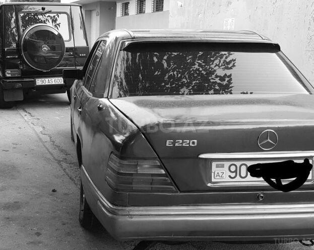 Mercedes E 220 1993, 330,000 km - 2.2 l - Bakı