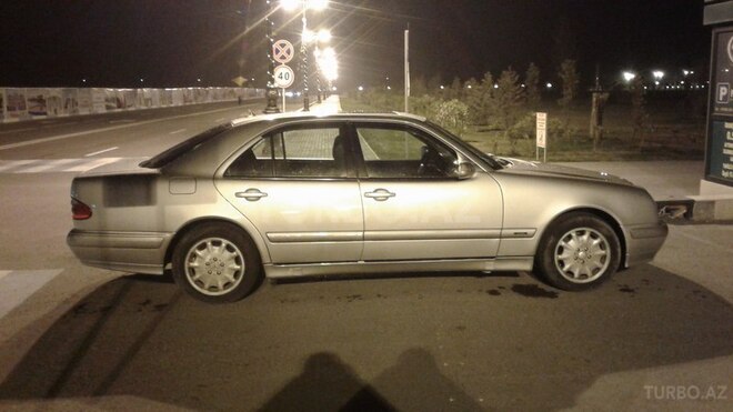 Mercedes E 220 2000, 288,213 km - 2.2 l - Bakı