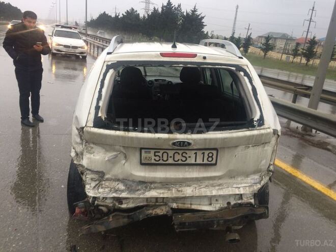 Kia Carens 2011, 175,000 km - 2.0 l - Füzuli