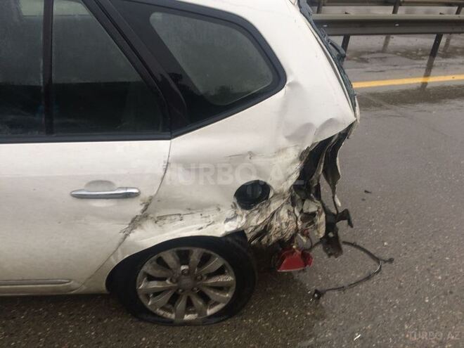 Kia Carens 2011, 175,000 km - 2.0 l - Füzuli
