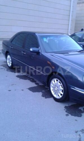 Mercedes E 220 2001, 291,000 km - 2.2 l - Bakı