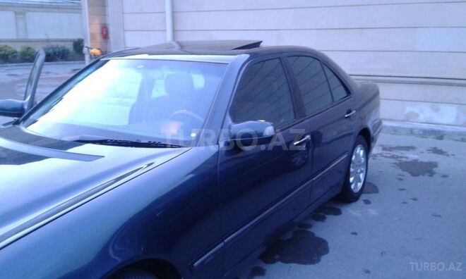 Mercedes E 220 2001, 291,000 km - 2.2 l - Bakı