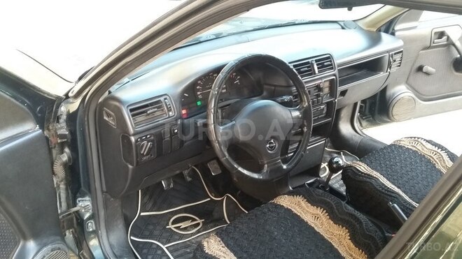 Opel Vectra 1994, 245,000 km - 1.7 l - Bakı