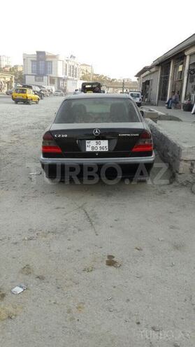 Mercedes C 230 2000, 242,000 km - 2.3 l - Bakı