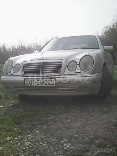 Mercedes E 240 1999, 250,000 km - 2.4 l - Bərdə