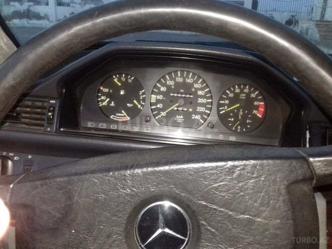 Mercedes E 230 1988, 235,628 km - 2.3 l - Bakı