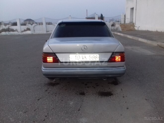 Mercedes E 230 1988, 235,628 km - 2.3 l - Bakı