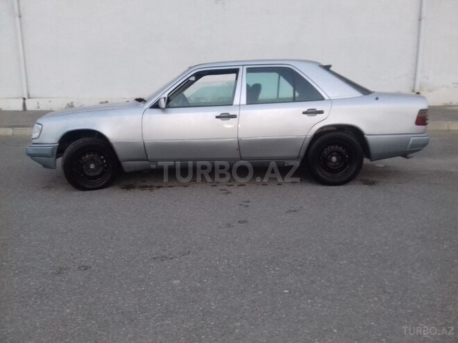 Mercedes E 230 1988, 235,628 km - 2.3 l - Bakı