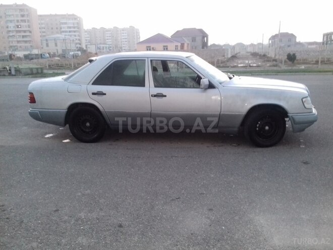 Mercedes E 230 1988, 235,628 km - 2.3 l - Bakı