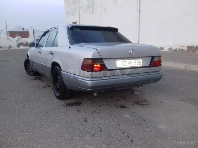 Mercedes E 230 1988, 235,628 km - 2.3 l - Bakı