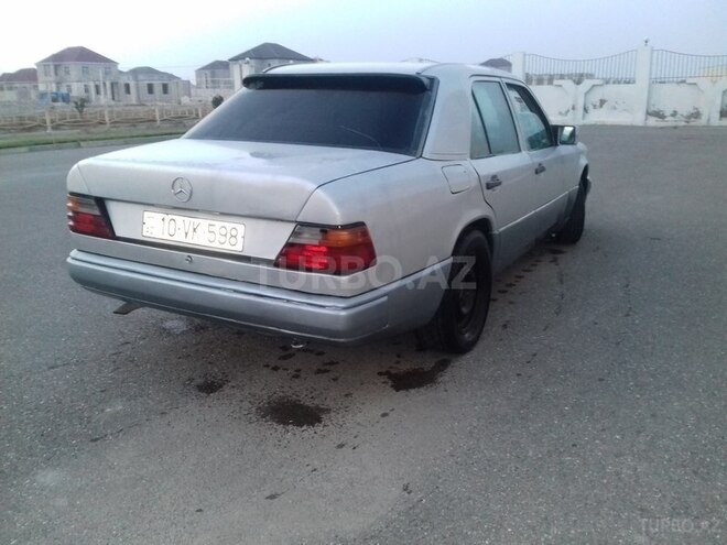 Mercedes E 230 1988, 235,628 km - 2.3 l - Bakı
