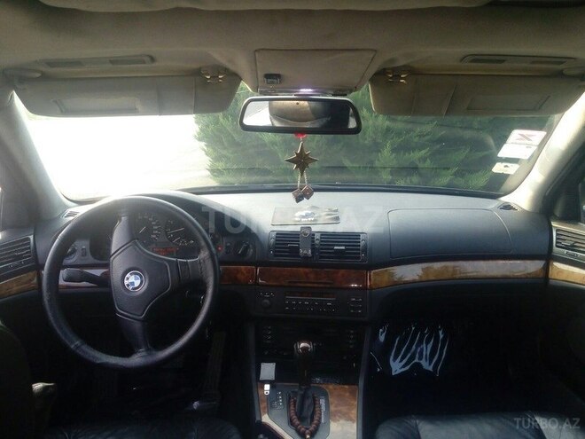 BMW 523 1998, 330,000 km - 2.5 l - Qax