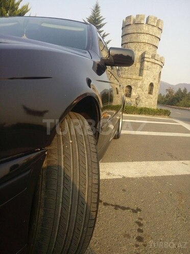 BMW 523 1998, 330,000 km - 2.5 l - Qax