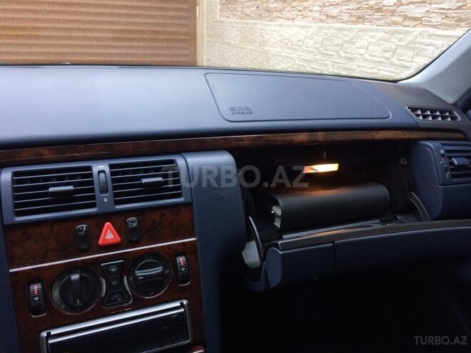 Mercedes E 270 2001, 152,825 km - 2.7 l - Bakı