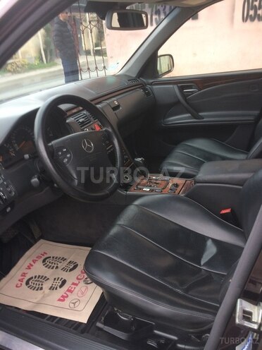 Mercedes E 220 2001, 293,000 km - 2.2 l - Bakı