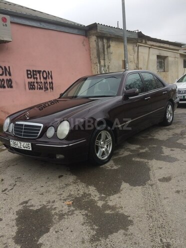 Mercedes E 220 2001, 293,000 km - 2.2 l - Bakı