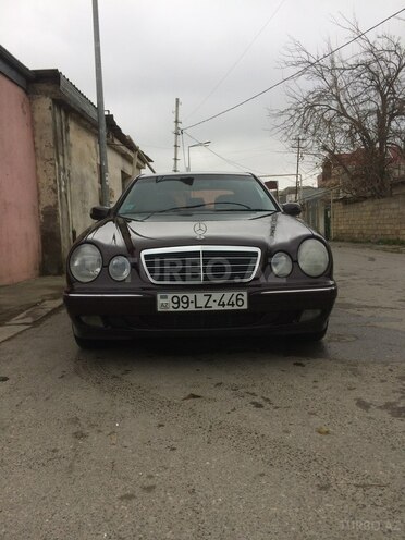 Mercedes E 220 2001, 293,000 km - 2.2 l - Bakı