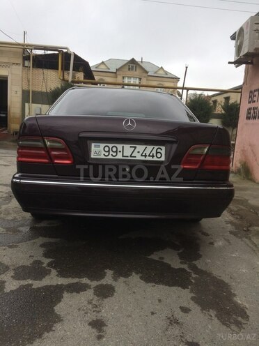 Mercedes E 220 2001, 293,000 km - 2.2 l - Bakı