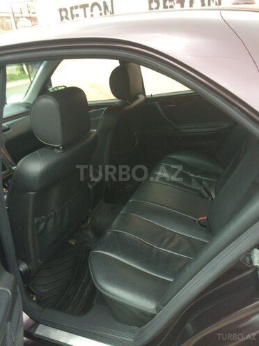 Mercedes E 220 2001, 293,000 km - 2.2 l - Bakı