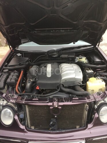 Mercedes E 220 2001, 293,000 km - 2.2 l - Bakı