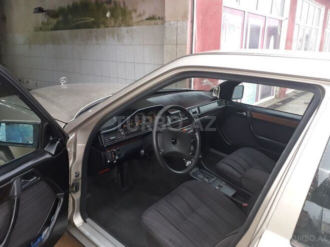 Mercedes E 220 1988, 570,000 km - 2.2 л - Qusar