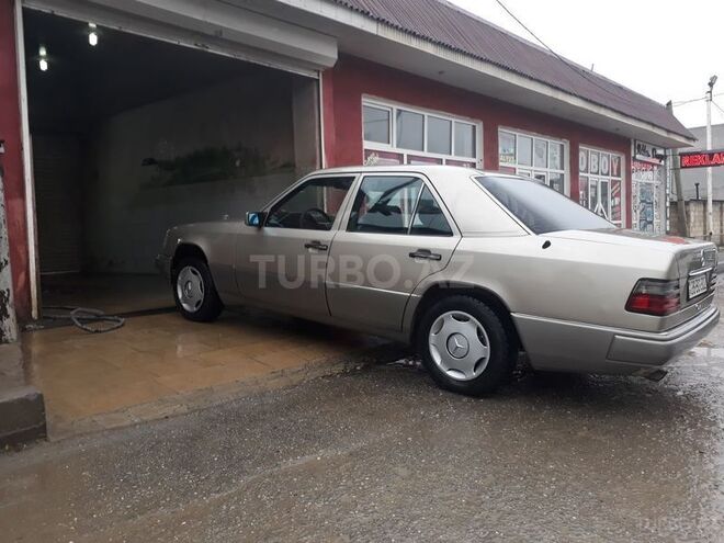 Mercedes E 220 1988, 570,000 km - 2.2 л - Qusar
