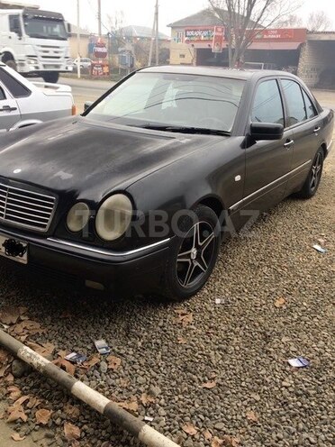 Mercedes E 240 1999, 300,000 km - 2.4 l - Lənkəran