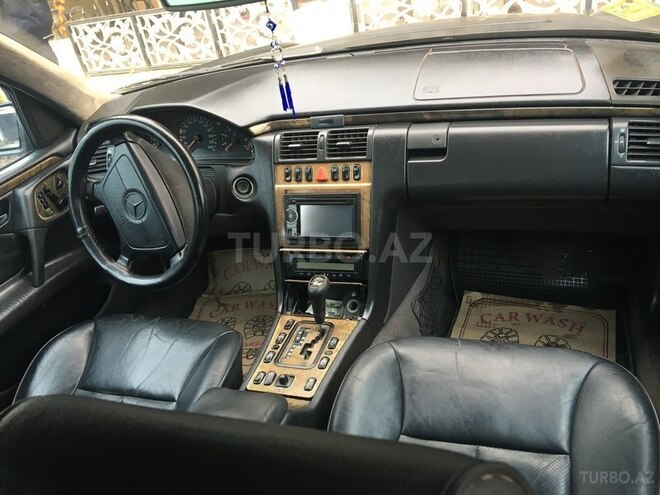 Mercedes E 240 1999, 300,000 km - 2.4 l - Lənkəran