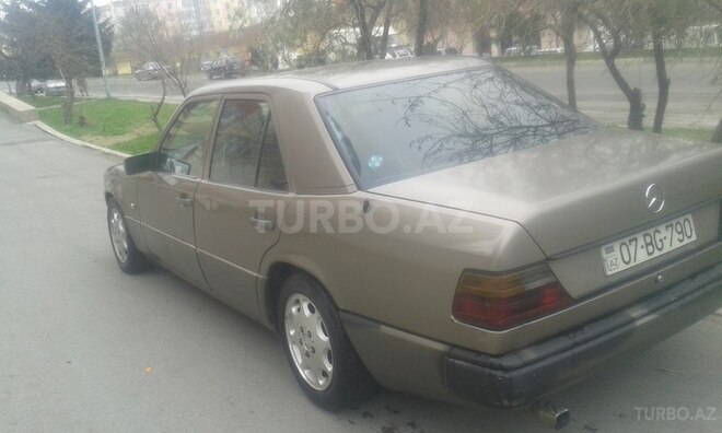 Mercedes E 250 1987, 390,000 km - 2.5 l - Bakı
