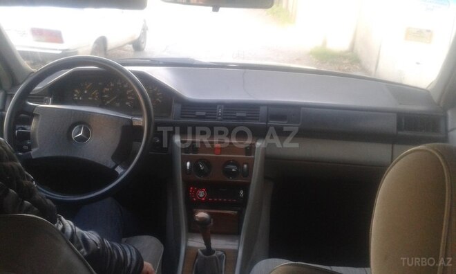 Mercedes E 250 1987, 390,000 km - 2.5 l - Bakı