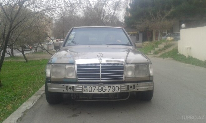Mercedes E 250 1987, 390,000 km - 2.5 l - Bakı